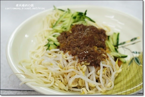 【台中小吃美食】臭霸王臭豆腐。清蒸臭豆腐比油炸的還好吃，很推薦捏！ @飛天璇的口袋