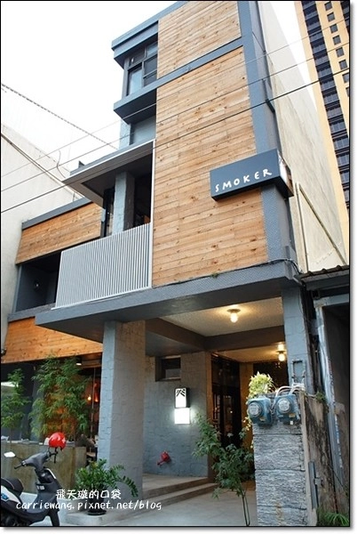 台中西區｜煙燻咖啡 Smoker．氛圍還不錯，享受鬧中取靜的感覺 @飛天璇的口袋