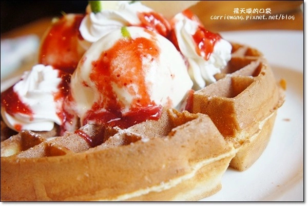 台中西區｜煙燻咖啡 Smoker．氛圍還不錯，享受鬧中取靜的感覺 @飛天璇的口袋