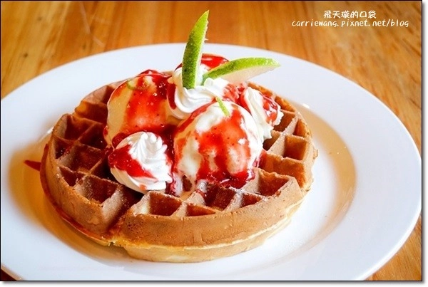 台中西區｜煙燻咖啡 Smoker．氛圍還不錯，享受鬧中取靜的感覺 @飛天璇的口袋