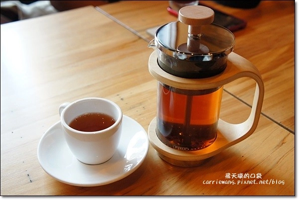 台中西區｜煙燻咖啡 Smoker．氛圍還不錯，享受鬧中取靜的感覺 @飛天璇的口袋