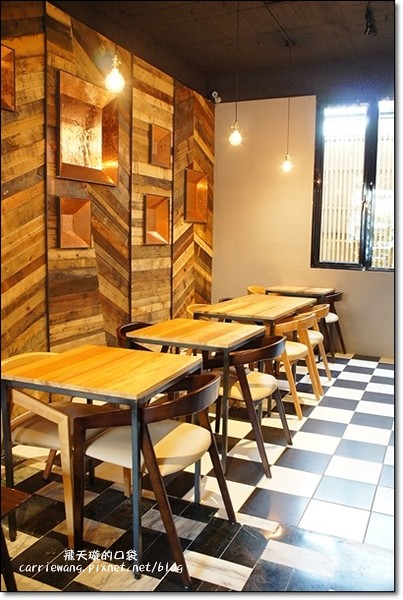 台中西區｜煙燻咖啡 Smoker．氛圍還不錯，享受鬧中取靜的感覺 @飛天璇的口袋
