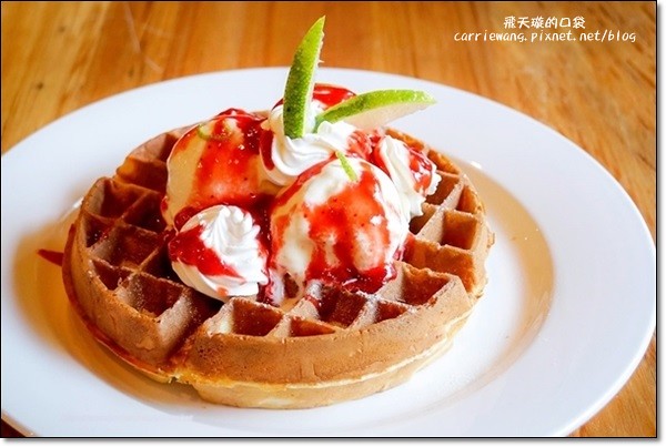 台中西區｜煙燻咖啡 Smoker．氛圍還不錯，享受鬧中取靜的感覺 @飛天璇的口袋