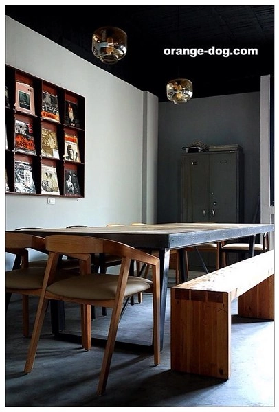 台中西區｜煙燻咖啡 Smoker．氛圍還不錯，享受鬧中取靜的感覺 @飛天璇的口袋