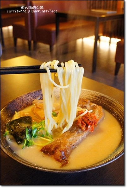 【台中拉麵推薦】赤坂拉麵。日本電視冠軍拉麵，肋排真是太威了，口味還可以客製化 @飛天璇的口袋