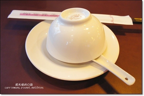 【台中火鍋餐廳】十八梯麻辣鍋。不麻不辣的麻辣火鍋，聽說羅非魚鍋是最推薦的？ @飛天璇的口袋