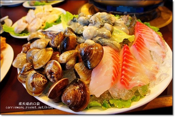 【台中火鍋餐廳】十八梯麻辣鍋。不麻不辣的麻辣火鍋，聽說羅非魚鍋是最推薦的？ @飛天璇的口袋