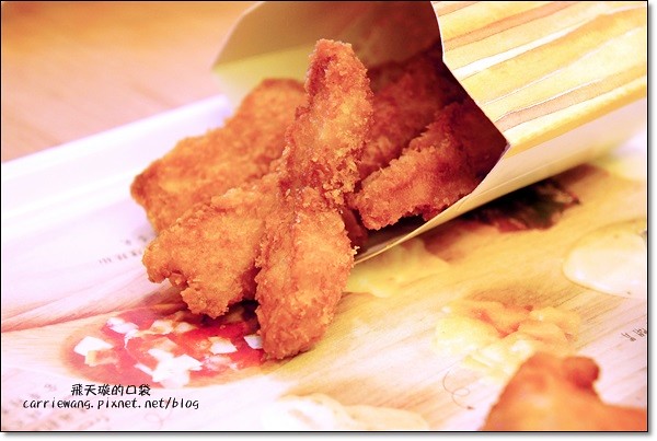 【台中漢堡推薦】D&A Burger Store(Devil&Angel魔鬼與天使漢堡)。同場加映：樂蒙地檸檬蛋糕，爽口好吃啊！ @飛天璇的口袋