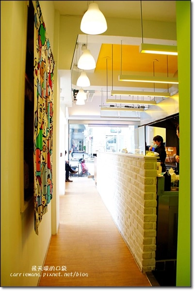 【台中漢堡推薦】D&A Burger Store(Devil&Angel魔鬼與天使漢堡)。同場加映：樂蒙地檸檬蛋糕，爽口好吃啊！ @飛天璇的口袋