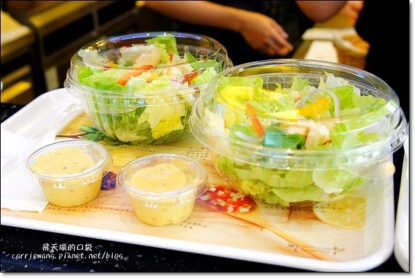 【台中漢堡推薦】D&A Burger Store(Devil&Angel魔鬼與天使漢堡)。同場加映：樂蒙地檸檬蛋糕，爽口好吃啊！ @飛天璇的口袋