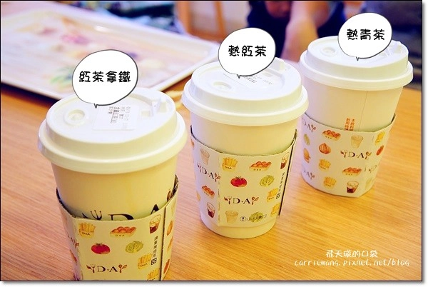 【台中漢堡推薦】D&A Burger Store(Devil&Angel魔鬼與天使漢堡)。同場加映：樂蒙地檸檬蛋糕，爽口好吃啊！ @飛天璇的口袋