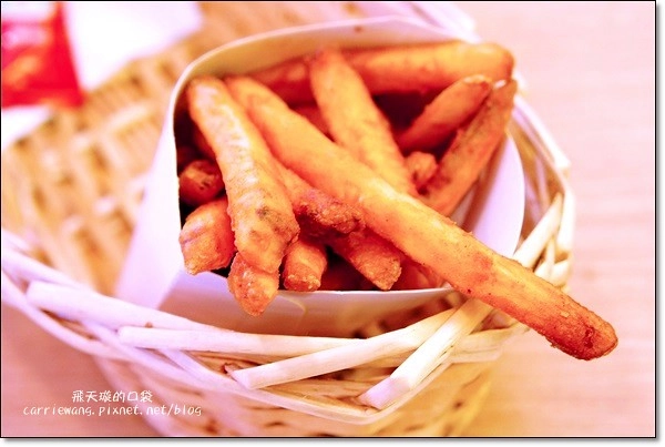 【台中漢堡推薦】D&A Burger Store(Devil&Angel魔鬼與天使漢堡)。同場加映：樂蒙地檸檬蛋糕，爽口好吃啊！ @飛天璇的口袋