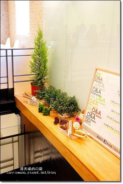 【台中漢堡推薦】D&A Burger Store(Devil&Angel魔鬼與天使漢堡)。同場加映：樂蒙地檸檬蛋糕，爽口好吃啊！ @飛天璇的口袋