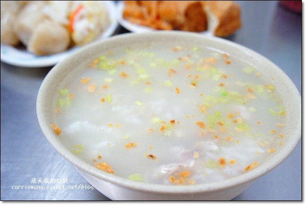 【台中第五市場】必吃小吃美食推薦導覽。味香湯圓之家+陳記蚵仔麵線+太空紅茶冰+阿義紅茶冰+鹿港嘉慶麵線糊+游記潤餅+樂群街蚵仔粥+樂群街冷凍芋 @飛天璇的口袋