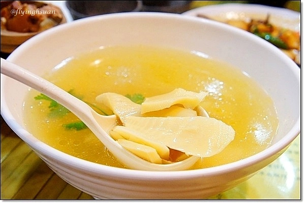 竹之鄉風味餐廳｜2022米其林入選，香酥芋頭鴨最推薦，紅燒耎骨也好吃 @飛天璇的口袋