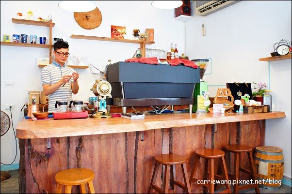 【台中下午茶】Dan Man Cafe．丹曼咖啡。隱身在巷弄間的老宅咖啡館，用碗喝咖啡，你試過嗎？ @飛天璇的口袋