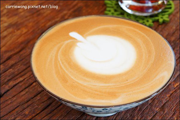 【台中下午茶】Dan Man Cafe．丹曼咖啡。隱身在巷弄間的老宅咖啡館，用碗喝咖啡，你試過嗎？ @飛天璇的口袋