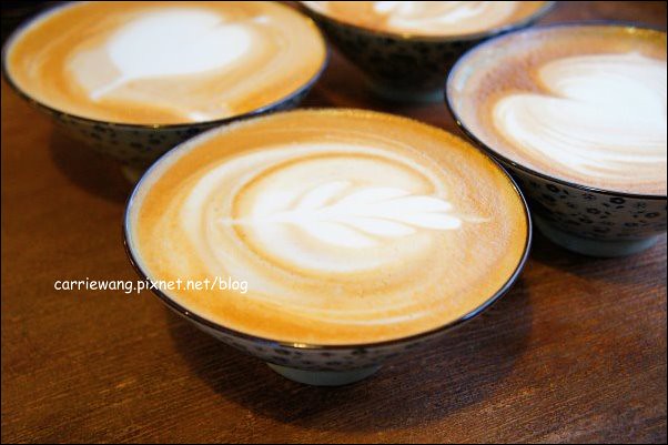 【台中下午茶】Dan Man Cafe．丹曼咖啡。隱身在巷弄間的老宅咖啡館，用碗喝咖啡，你試過嗎？ @飛天璇的口袋