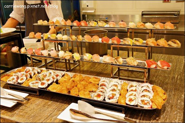 【台中百匯餐廳】金典酒店栢麗廳龍蝦吃到飽。龍蝦吃到飽真的是騙人的，因為我吃到快吐了！ @飛天璇的口袋