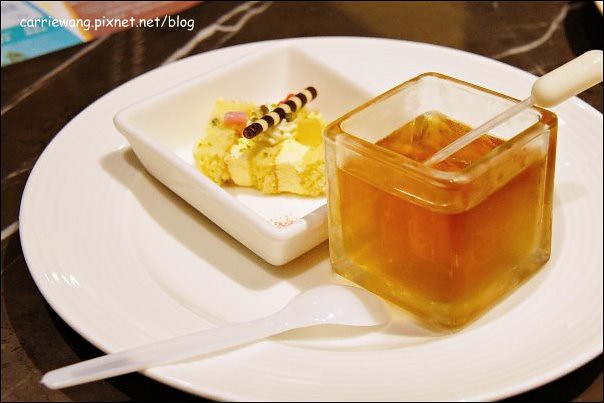 【台中百匯餐廳】金典酒店栢麗廳龍蝦吃到飽。龍蝦吃到飽真的是騙人的，因為我吃到快吐了！ @飛天璇的口袋