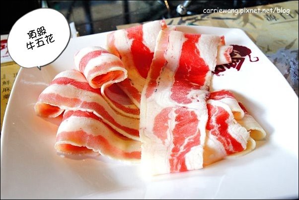 【台中火鍋推薦】嗆頂級麻辣鴛鴦火鍋。頂級帝王蟹/天使蝦/鮑魚吃到飽，翹班來吃也值得，好吃推薦！ @飛天璇的口袋