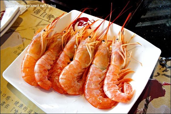 【台中火鍋推薦】嗆頂級麻辣鴛鴦火鍋。頂級帝王蟹/天使蝦/鮑魚吃到飽，翹班來吃也值得，好吃推薦！ @飛天璇的口袋