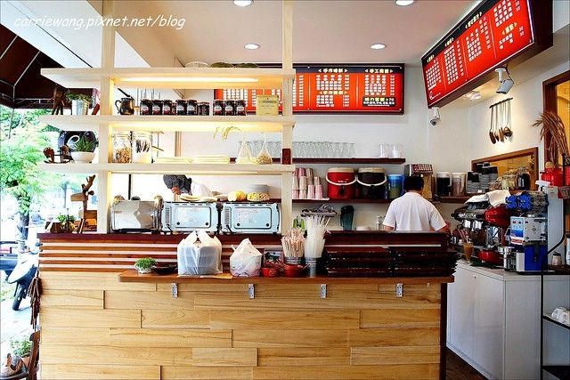 彰化巴特早午餐｜挑戰5公分之極限，費時30分鐘才可以完成的厚鬆餅，彰化現在也吃的到了哦！ @飛天璇的口袋