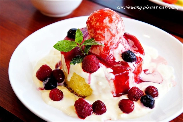 彰化巴特早午餐｜挑戰5公分之極限，費時30分鐘才可以完成的厚鬆餅，彰化現在也吃的到了哦！ @飛天璇的口袋