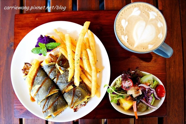 彰化巴特早午餐｜挑戰5公分之極限，費時30分鐘才可以完成的厚鬆餅，彰化現在也吃的到了哦！ @飛天璇的口袋