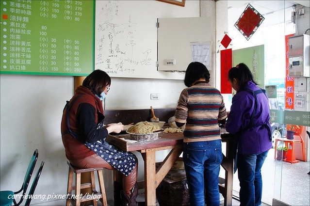 台中南屯｜清真恩德元餃子館．台中鍋烤節巷弄美食組第一名，老饕必點牛肉丸火鍋 @飛天璇的口袋