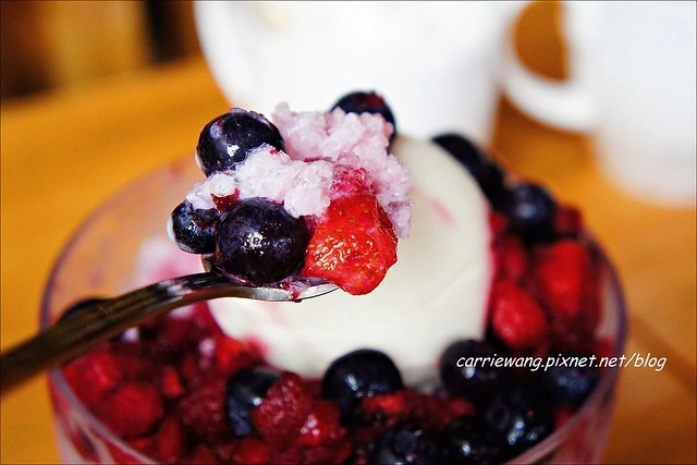 【台中下午茶】Caff&eacute; bene。韓國第一連鎖品牌咖啡館進駐台中，環境寬敞舒服，刨冰很吸睛(4/22開始試賣，5/6正式開幕) @飛天璇的口袋