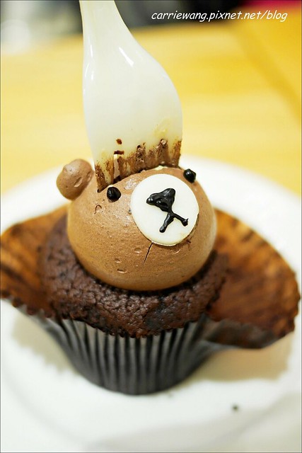 【台中蛋糕甜點】克勞蒂杯子蛋糕．Cloudy Cupcake。戲給媽咪最夢幻的母親節禮物，還有可愛的Hello Kitty杯子蛋糕哦！(4/18~5/11母親節限定，粉絲頁有抽獎活動~) @飛天璇的口袋