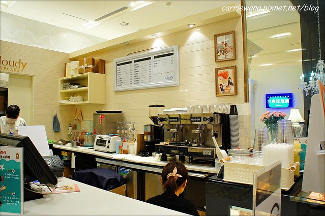 【台中蛋糕甜點】克勞蒂杯子蛋糕．Cloudy Cupcake。戲給媽咪最夢幻的母親節禮物，還有可愛的Hello Kitty杯子蛋糕哦！(4/18~5/11母親節限定，粉絲頁有抽獎活動~) @飛天璇的口袋