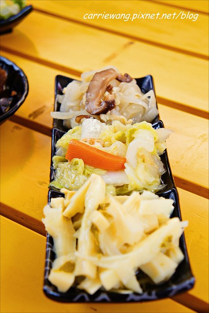 【台中小吃美食】阿芃師鴨香寶當歸鴨。搬了家空間更寬敞，夏季限定涼麵也推出了，還有隱藏版的美食等你來品嚐 @飛天璇的口袋