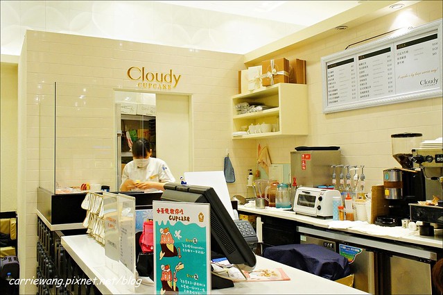 【台中蛋糕甜點】克勞蒂杯子蛋糕．Cloudy Cupcake。戲給媽咪最夢幻的母親節禮物，還有可愛的Hello Kitty杯子蛋糕哦！(4/18~5/11母親節限定，粉絲頁有抽獎活動~) @飛天璇的口袋