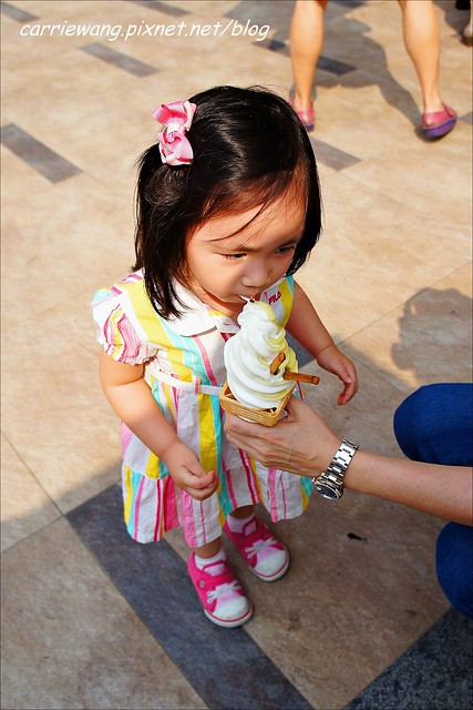 【台中冰品推薦】金帛霜淇淋專賣店。夏天就是要吃冰淇淋，還有季節限定口味，(4/27~4/30兩人同行，第二個半價) @飛天璇的口袋