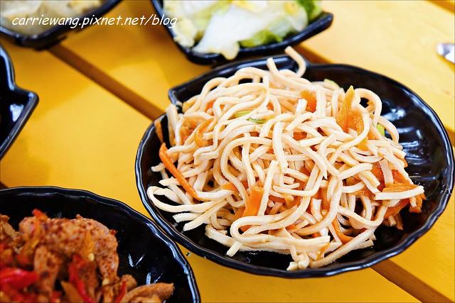 【台中小吃美食】阿芃師鴨香寶當歸鴨。搬了家空間更寬敞，夏季限定涼麵也推出了，還有隱藏版的美食等你來品嚐 @飛天璇的口袋