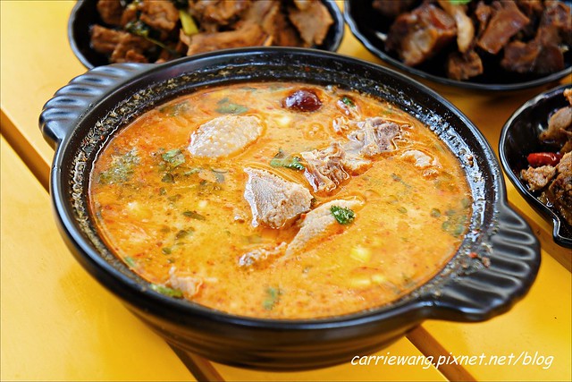 【台中小吃美食】阿芃師鴨香寶當歸鴨。搬了家空間更寬敞，夏季限定涼麵也推出了，還有隱藏版的美食等你來品嚐 @飛天璇的口袋