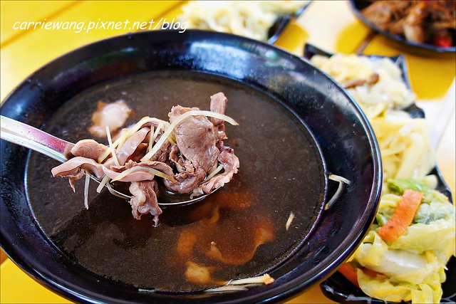 【台中小吃美食】阿芃師鴨香寶當歸鴨。搬了家空間更寬敞，夏季限定涼麵也推出了，還有隱藏版的美食等你來品嚐 @飛天璇的口袋