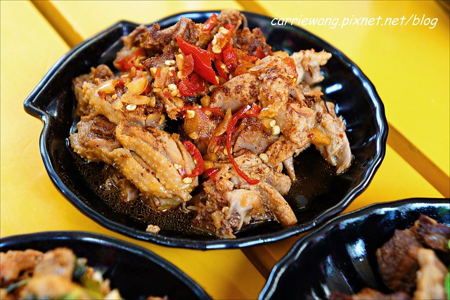 【台中小吃美食】阿芃師鴨香寶當歸鴨。搬了家空間更寬敞，夏季限定涼麵也推出了，還有隱藏版的美食等你來品嚐 @飛天璇的口袋