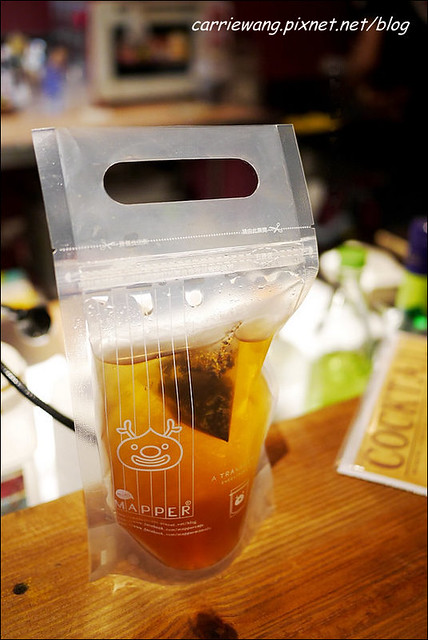 【台中逢甲美食】Mini Mapper。隱身在逢甲商圈的韓系小酒館，微醺的週末夜晚，彩色調酒隨身帶著喝 @飛天璇的口袋