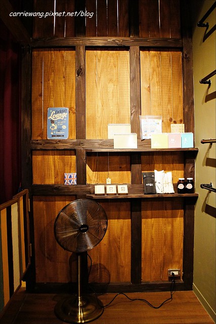 【台中逢甲美食】Mini Mapper。隱身在逢甲商圈的韓系小酒館，微醺的週末夜晚，彩色調酒隨身帶著喝 @飛天璇的口袋