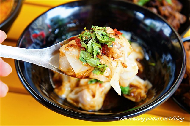 【台中小吃美食】阿芃師鴨香寶當歸鴨。搬了家空間更寬敞，夏季限定涼麵也推出了，還有隱藏版的美食等你來品嚐 @飛天璇的口袋