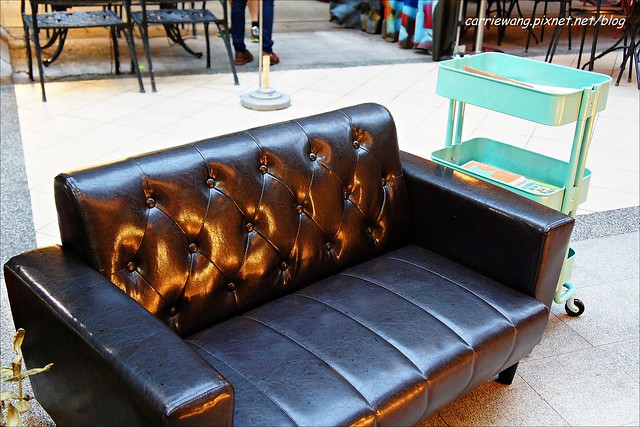 【台中逢甲美食】Mini Mapper。隱身在逢甲商圈的韓系小酒館，微醺的週末夜晚，彩色調酒隨身帶著喝 @飛天璇的口袋