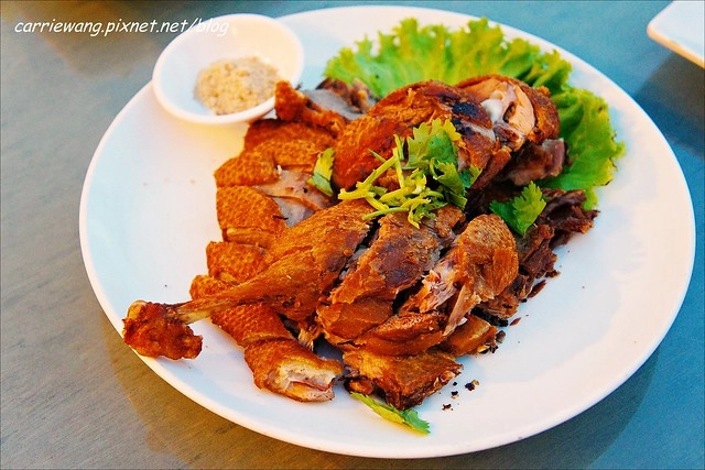 陸光七村｜隱身大坑山上的眷村美食，在廣場上吃辦桌，體驗50年代的懷舊風華，還可以欣賞夜景 @飛天璇的口袋