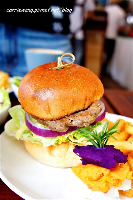 彰化巴特早午餐｜挑戰5公分之極限，費時30分鐘才可以完成的厚鬆餅，彰化現在也吃的到了哦！ @飛天璇的口袋