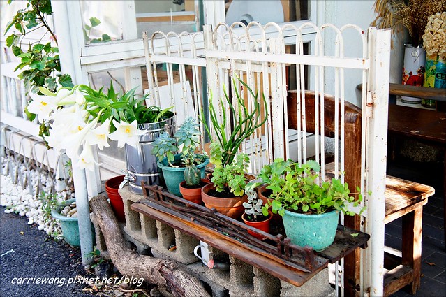 【台中下午茶】貪吃鬼(食いしん坊)。老宅改建的餐廳，座落在隱敝的巷弄間，裡面有濃濃的雜貨風，還有提供限量手作甜點 @飛天璇的口袋