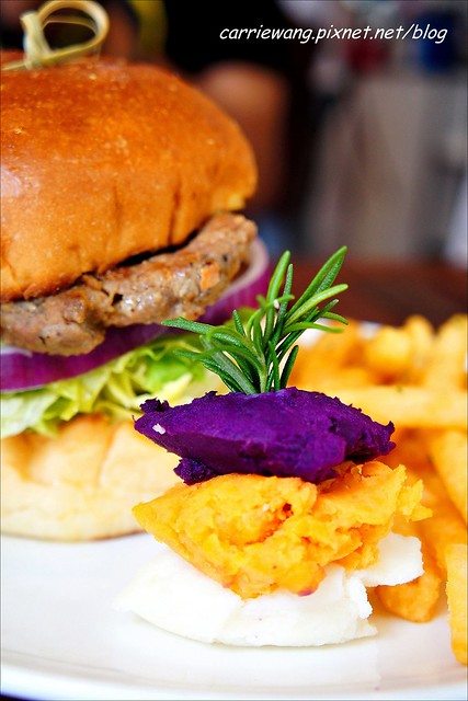 彰化巴特早午餐｜挑戰5公分之極限，費時30分鐘才可以完成的厚鬆餅，彰化現在也吃的到了哦！ @飛天璇的口袋