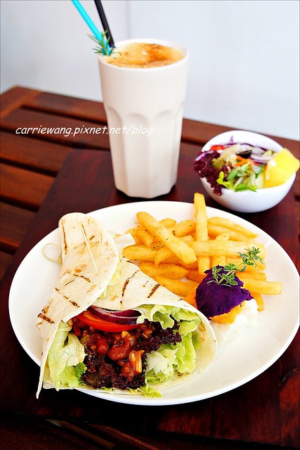 彰化巴特早午餐｜挑戰5公分之極限，費時30分鐘才可以完成的厚鬆餅，彰化現在也吃的到了哦！ @飛天璇的口袋