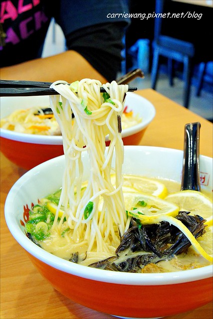 【台中拉麵推薦】山小屋．Yamagoya Ramen。來自日本九州的日式豚骨拉麵，檸檬拉麵清爽好吃！ @飛天璇的口袋
